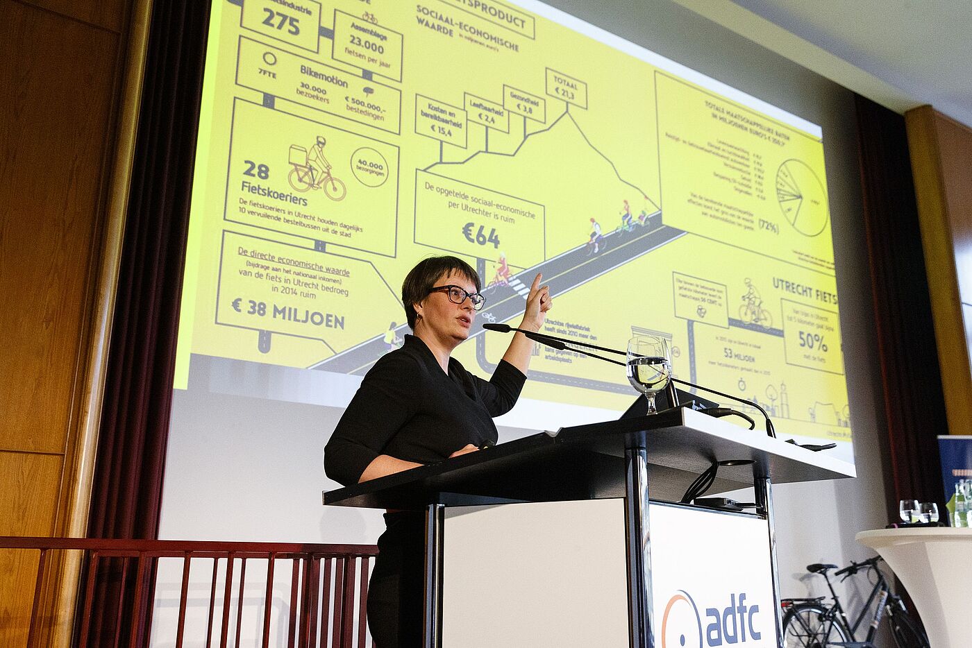 Saskia Kluit, Direktorin des Niederländischen Fahrradverbands Fietsersbond, stellte den Radverkehr in den Niederlanden vor. Saskia Kluit, Direktorin des Niederländischen Fahrradverbands Fietsersbond, stellte den Radverkehr in den Niederlanden vor.