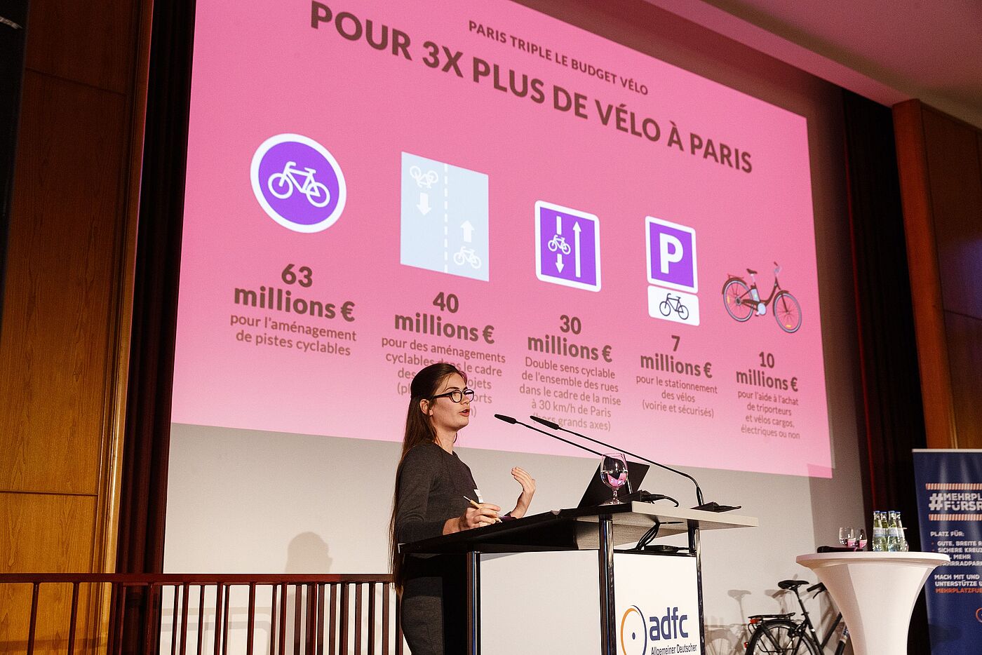 Margot Besson, Beraterin für Radverkehr und ÖV der Stadt Paris in der Abteilung Verkehr. Sie stellte u. a. die autofreien Abschnitte am Seine-Ufer in Paris vor. Margot Besson, Beraterin für Radverkehr und ÖV der Stadt Paris in der Abteilung Verkehr. Sie stellte u. a. die autofreien Abschnitte am Seine-Ufer in Paris vor.