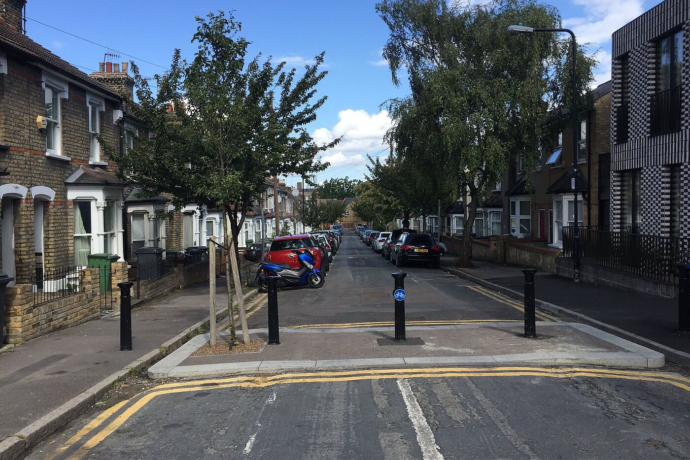 Modaler Filter erlaubt den Radverkehr. Modaler Filter erlaubt den Radverkehr.